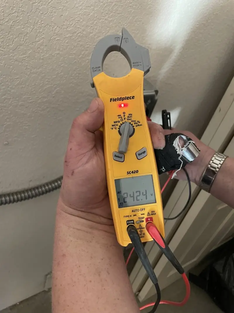 Voltage testing with clamp meter during Outlet Installation in Fruitland